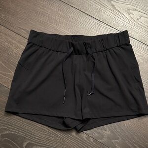 On the Fly Mid-Rise Short 2.5" in Black